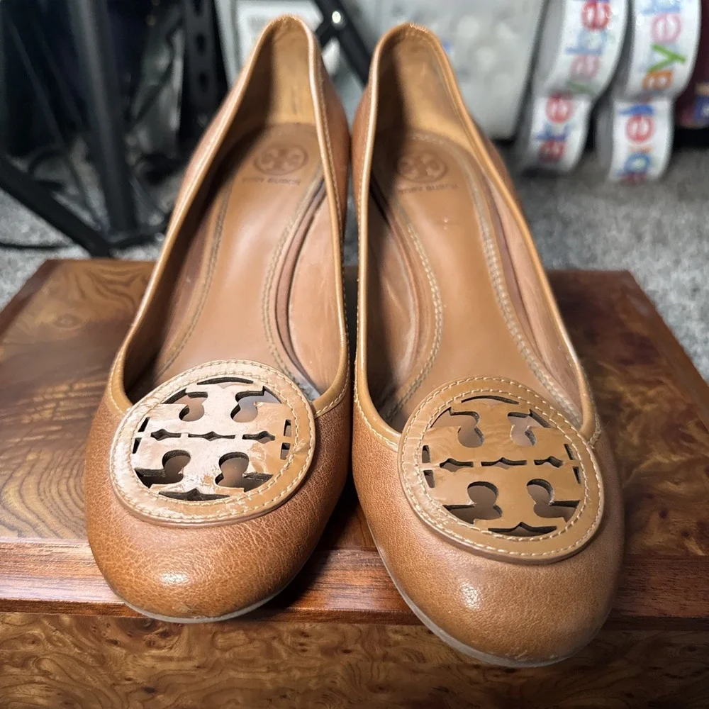 Tory Burch Women's Sally Closed Toe Wedge Size 8.5 M Leather Preppy Office